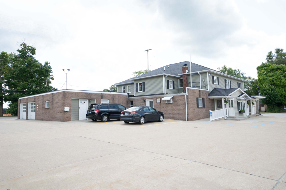 Facilities Plaisier Funeral Homes / PlaisierPoortenga...